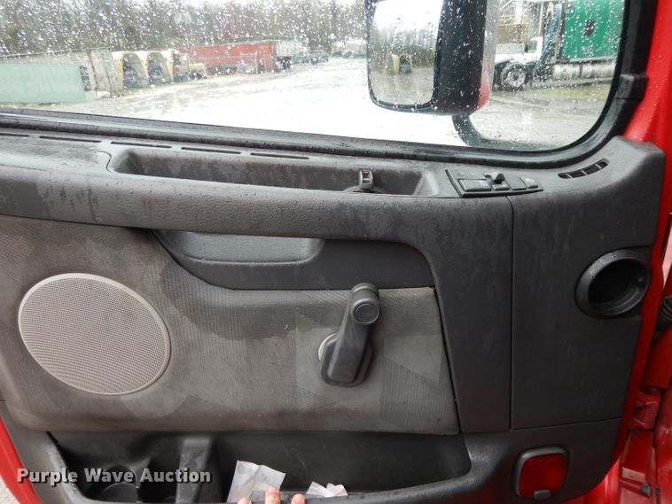 image for item DH2374 2007 Volvo VNL semi truck