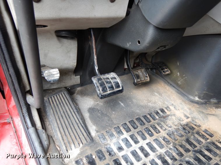 image for item DH2374 2007 Volvo VNL semi truck