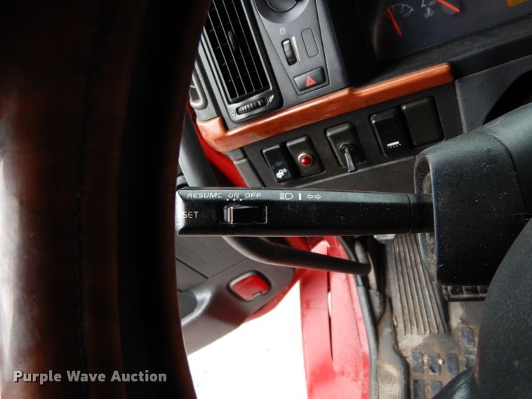 image for item DH2374 2007 Volvo VNL semi truck