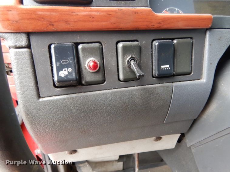 image for item DH2374 2007 Volvo VNL semi truck