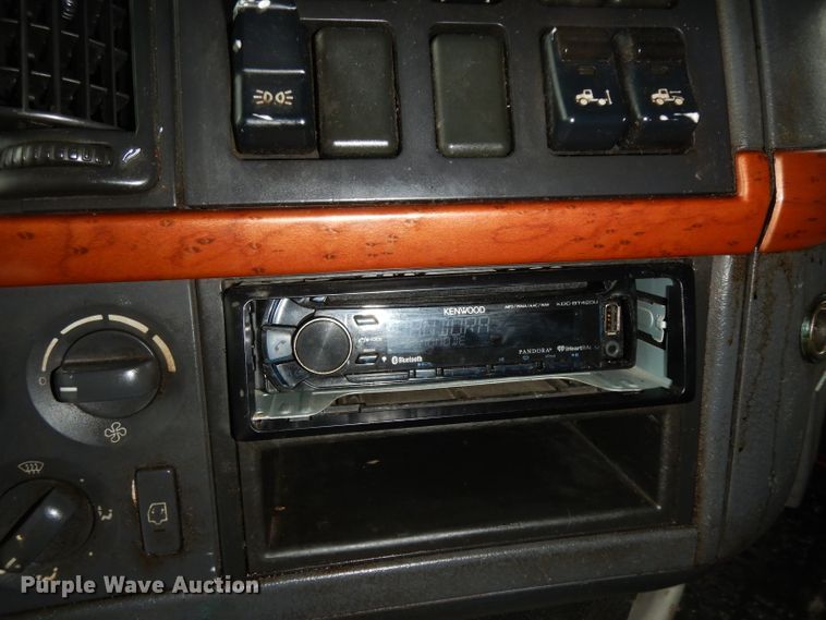 image for item DH2374 2007 Volvo VNL semi truck