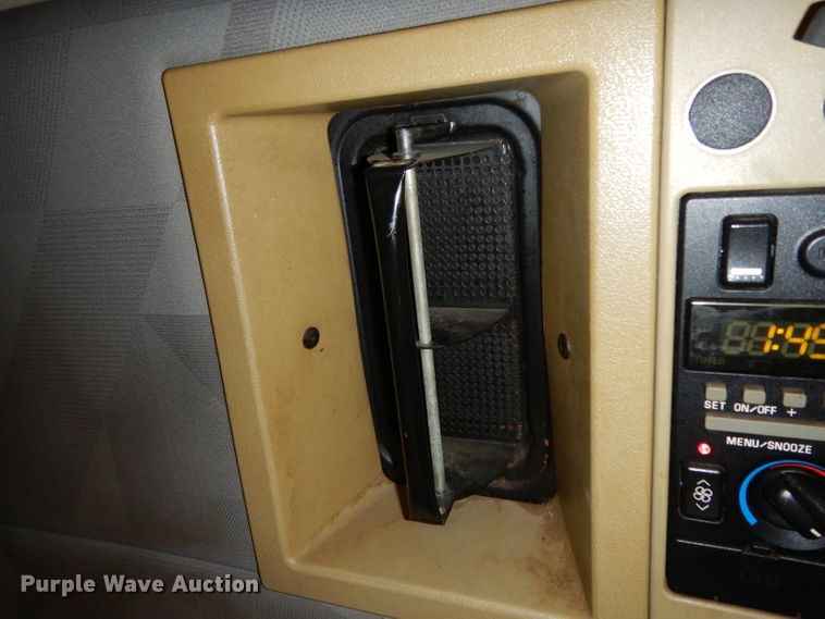 image for item DH2374 2007 Volvo VNL semi truck