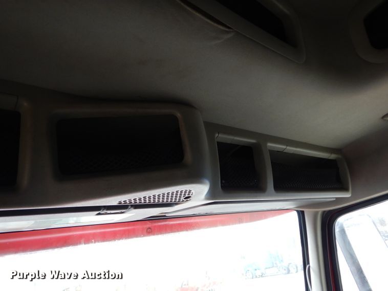 image for item DH2374 2007 Volvo VNL semi truck