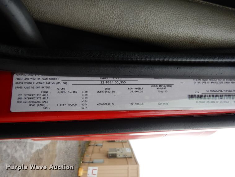 image for item DH2374 2007 Volvo VNL semi truck