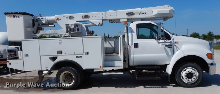 image for item DH2464 2009 Ford F650 Super Duty bucket truck