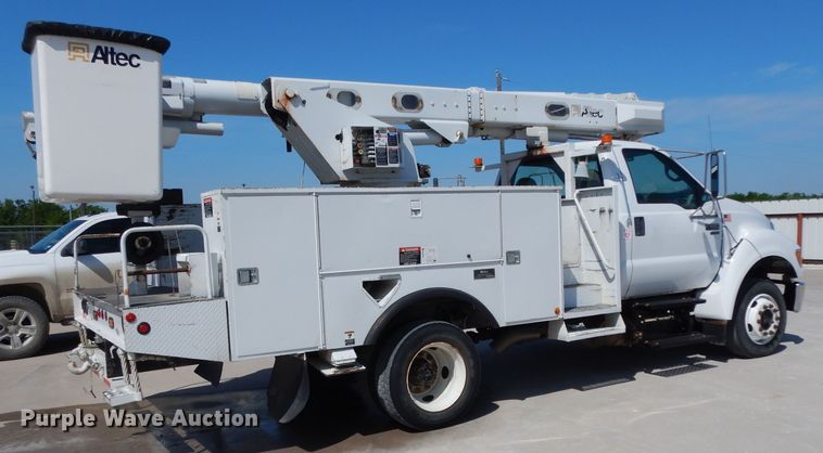 image for item DH2464 2009 Ford F650 Super Duty bucket truck
