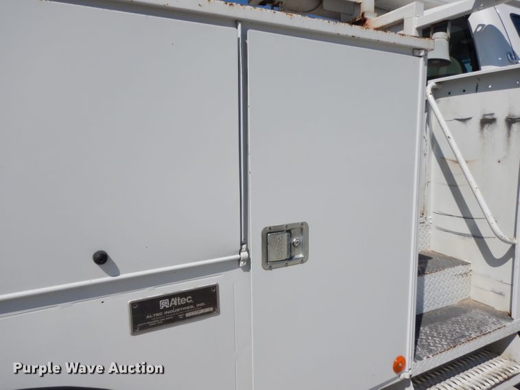 image for item DH2464 2009 Ford F650 Super Duty bucket truck