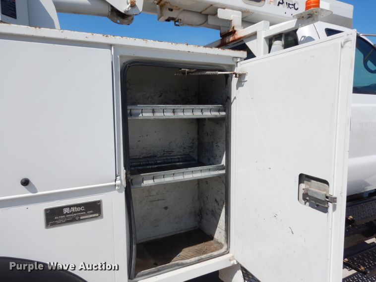 image for item DH2464 2009 Ford F650 Super Duty bucket truck