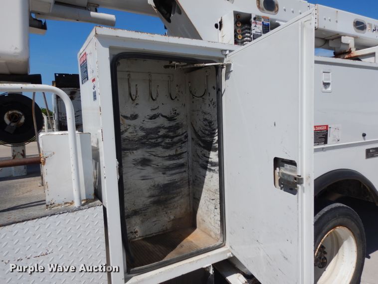 image for item DH2464 2009 Ford F650 Super Duty bucket truck