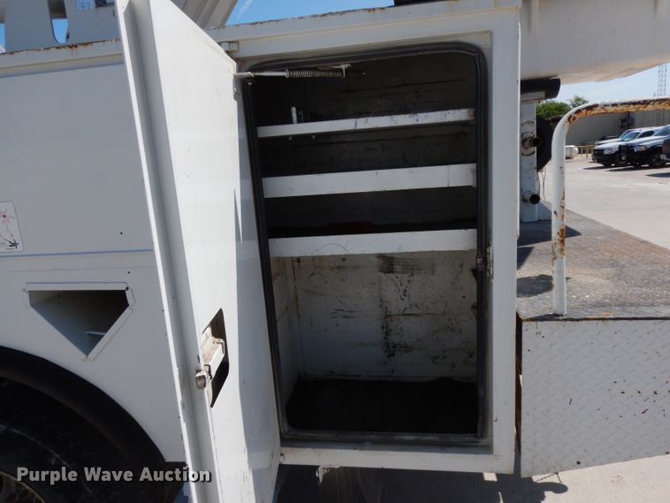 image for item DH2464 2009 Ford F650 Super Duty bucket truck