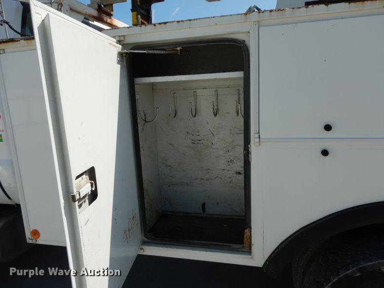 image for item DH2464 2009 Ford F650 Super Duty bucket truck