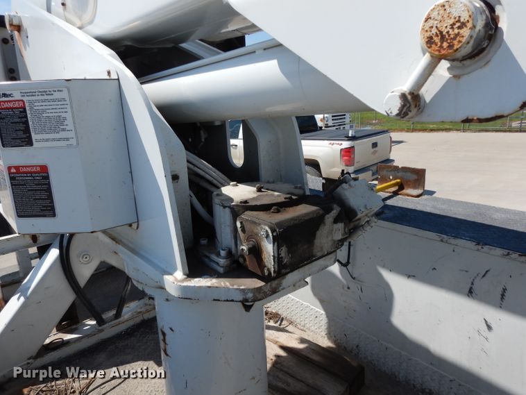 image for item DH2464 2009 Ford F650 Super Duty bucket truck