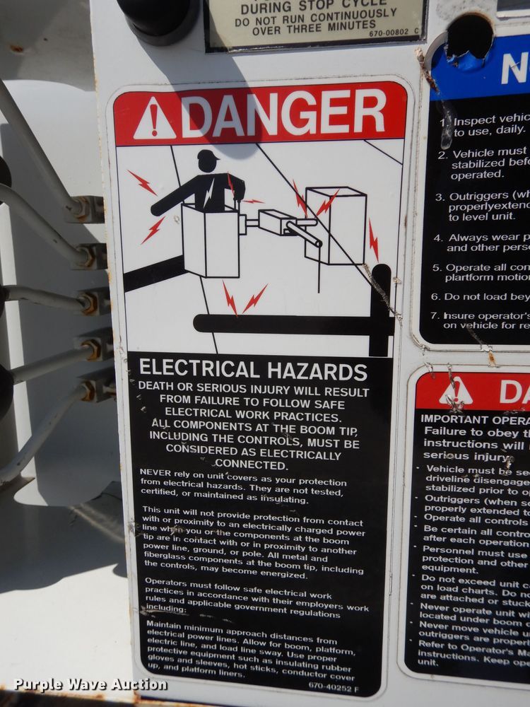 image for item DH2464 2009 Ford F650 Super Duty bucket truck