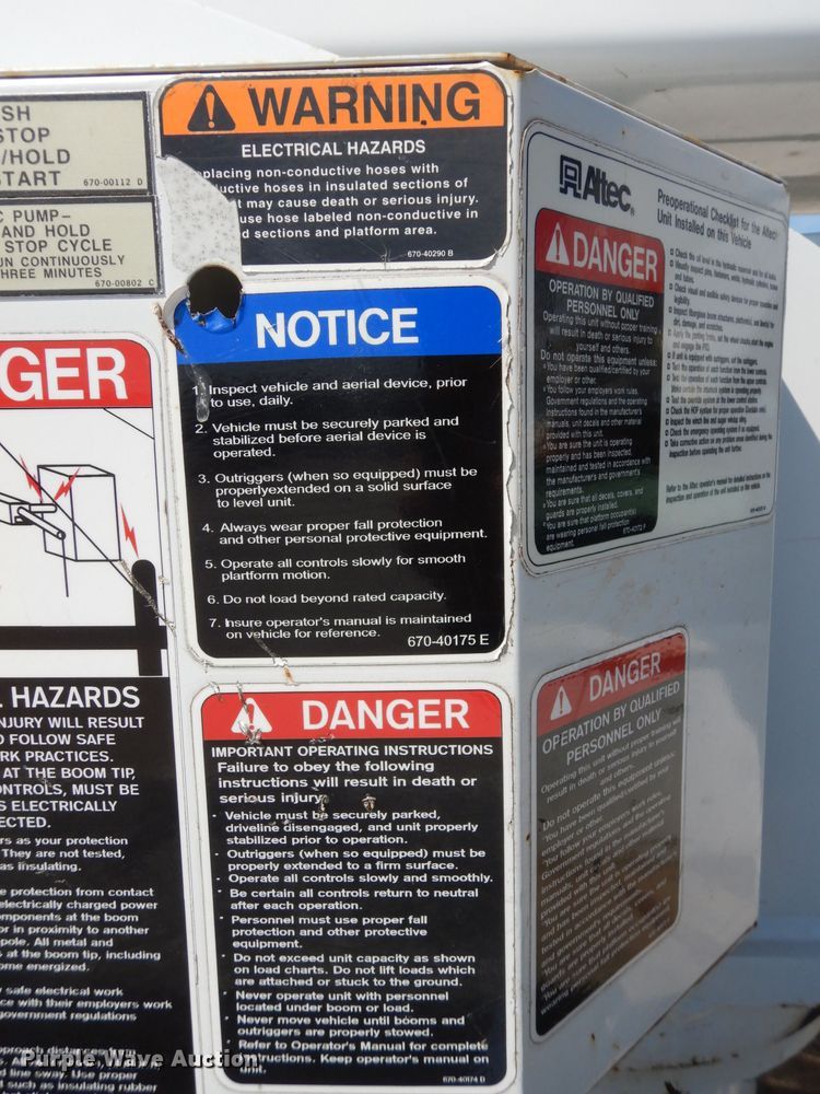 image for item DH2464 2009 Ford F650 Super Duty bucket truck