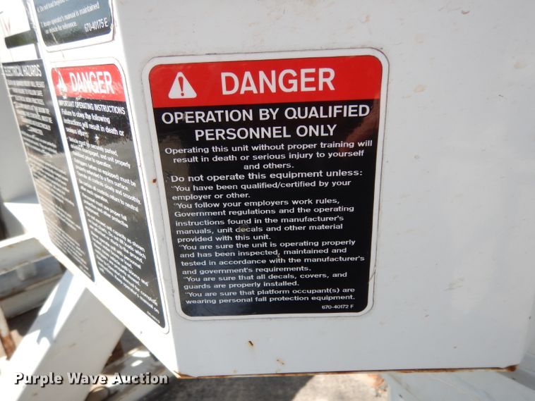 image for item DH2464 2009 Ford F650 Super Duty bucket truck