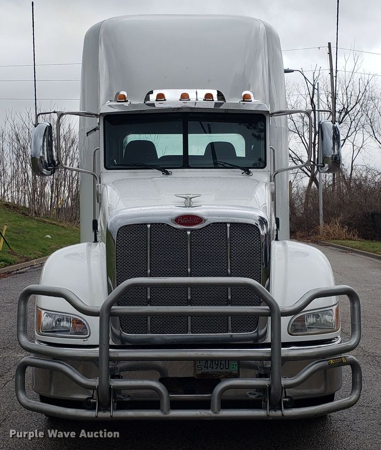 image for item DH5793 2012 Peterbilt 384 semi truck