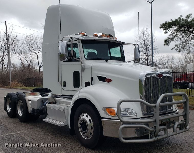 image for item DH5793 2012 Peterbilt 384 semi truck