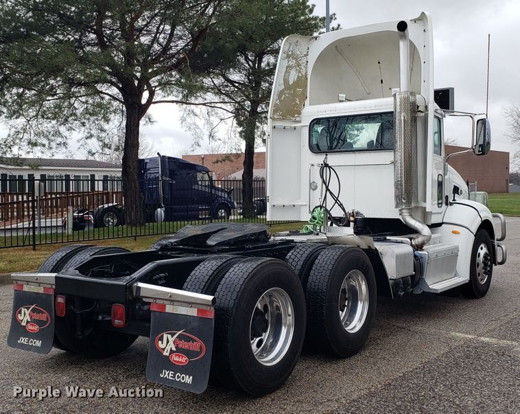 image for item DH5793 2012 Peterbilt 384 semi truck