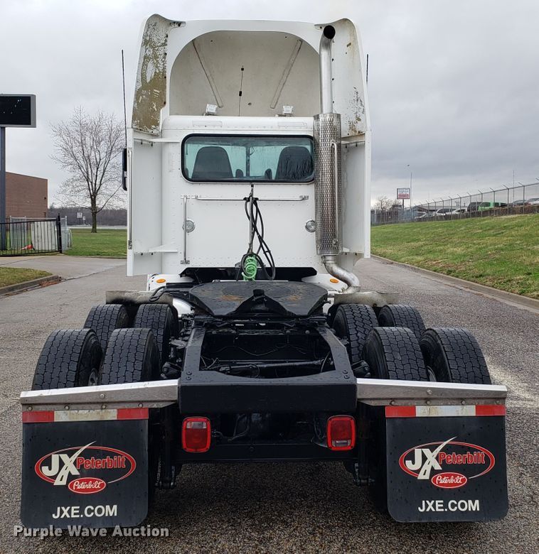 image for item DH5793 2012 Peterbilt 384 semi truck