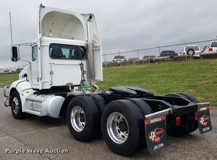 image for item DH5793 2012 Peterbilt 384 semi truck
