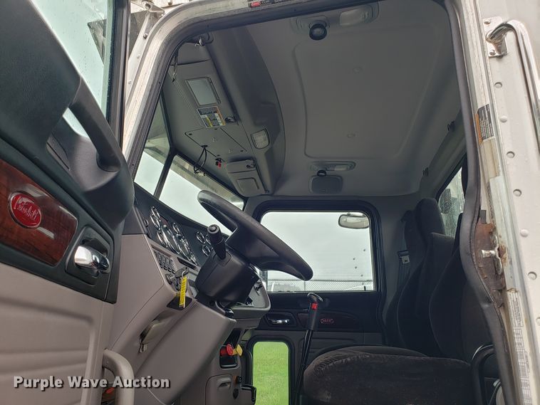 image for item DH5793 2012 Peterbilt 384 semi truck