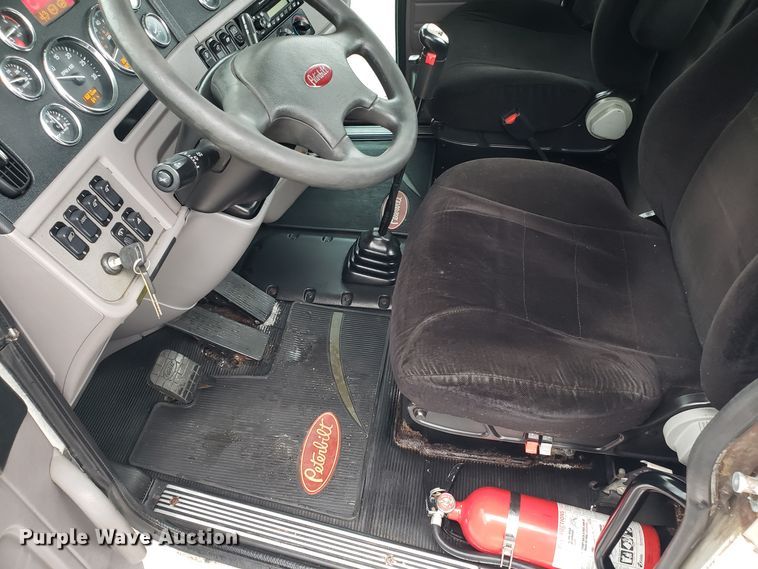 image for item DH5793 2012 Peterbilt 384 semi truck