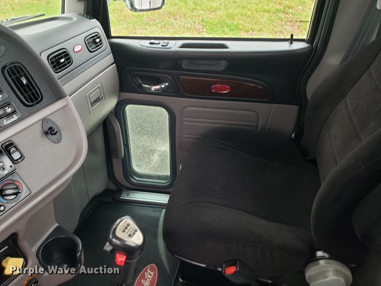 image for item DH5793 2012 Peterbilt 384 semi truck