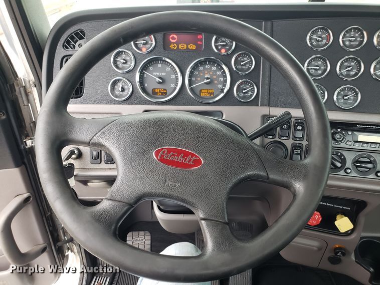 image for item DH5793 2012 Peterbilt 384 semi truck