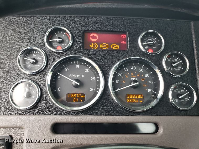 image for item DH5793 2012 Peterbilt 384 semi truck