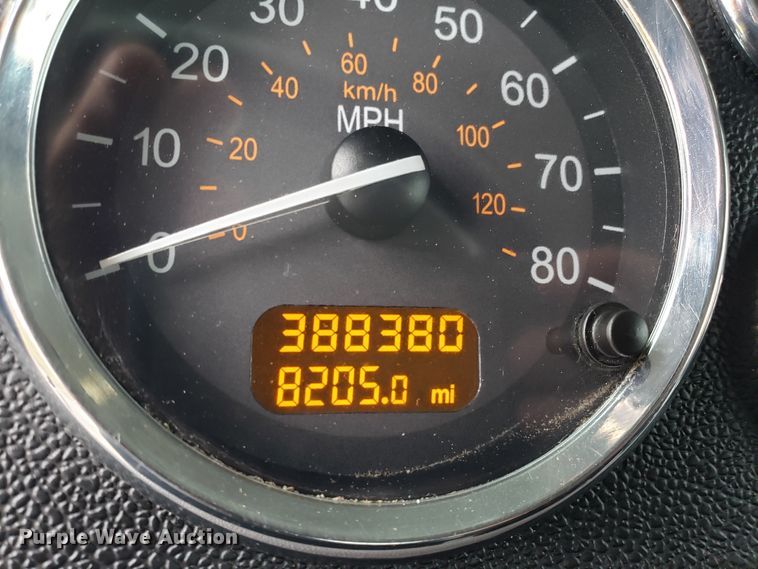 image for item DH5793 2012 Peterbilt 384 semi truck