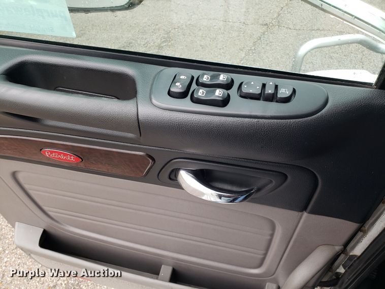 image for item DH5793 2012 Peterbilt 384 semi truck