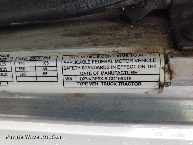 image for item DH5793 2012 Peterbilt 384 semi truck