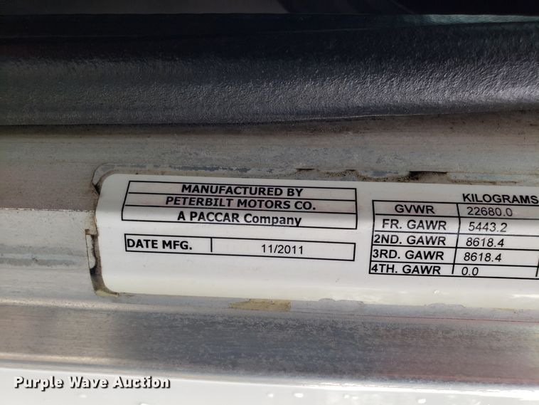 image for item DH5793 2012 Peterbilt 384 semi truck