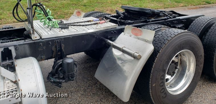 image for item DH5793 2012 Peterbilt 384 semi truck