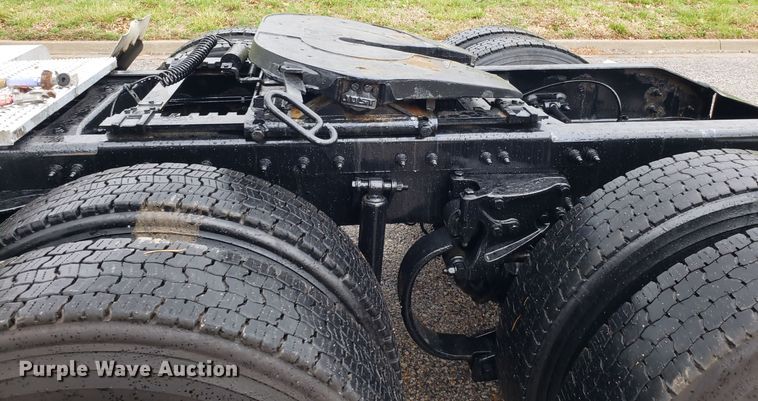 image for item DH5793 2012 Peterbilt 384 semi truck