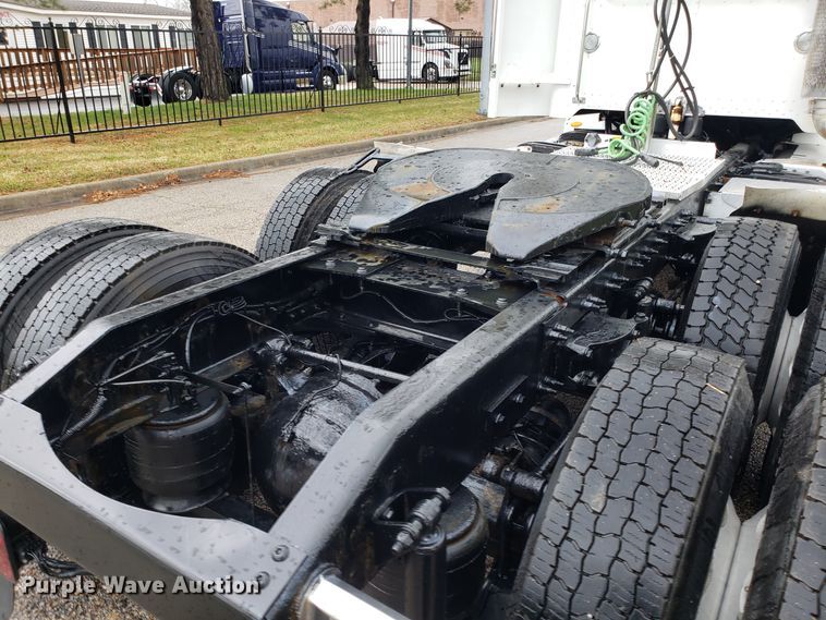 image for item DH5793 2012 Peterbilt 384 semi truck