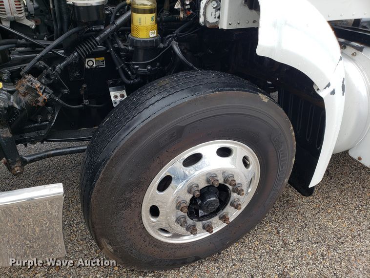 image for item DH5793 2012 Peterbilt 384 semi truck