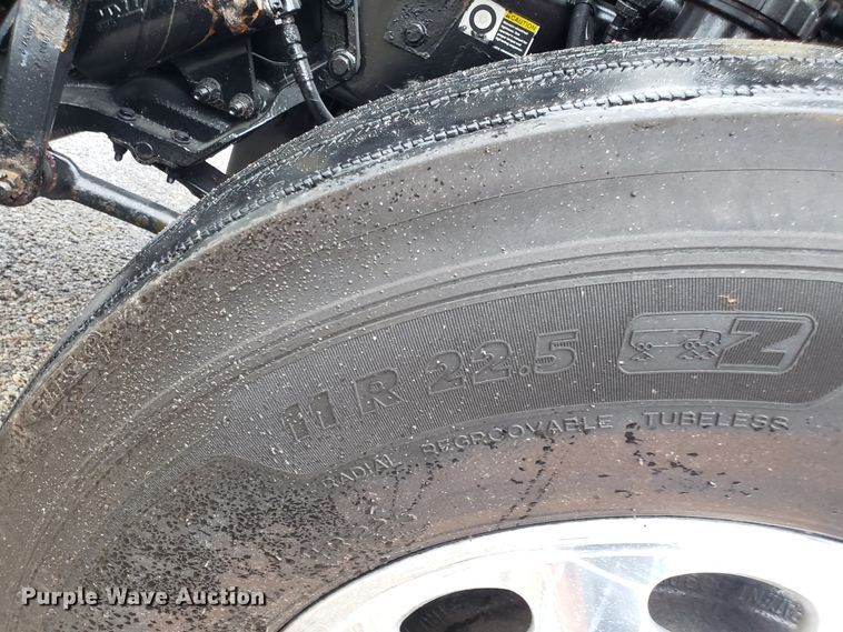 image for item DH5793 2012 Peterbilt 384 semi truck