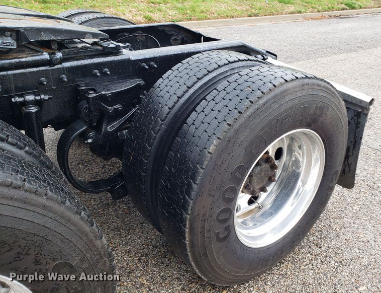 image for item DH5793 2012 Peterbilt 384 semi truck