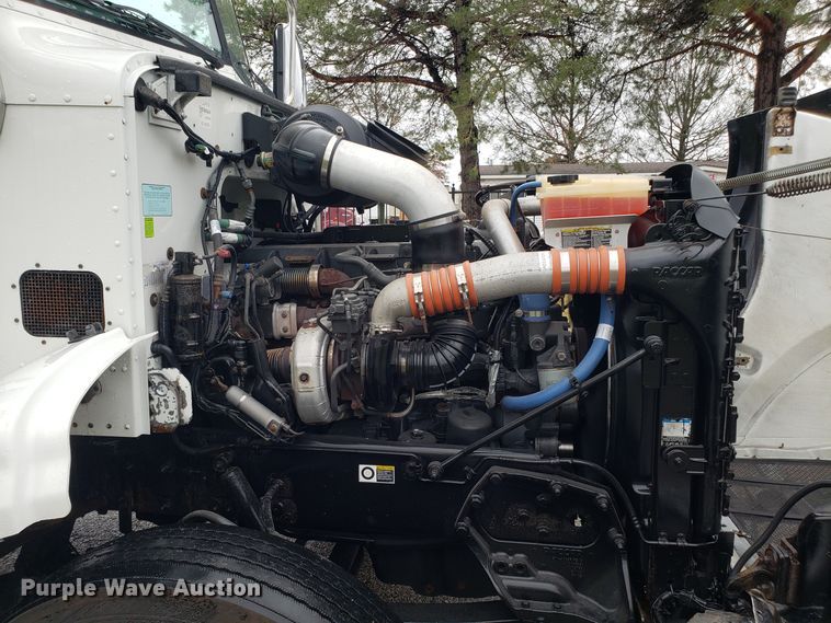 image for item DH5793 2012 Peterbilt 384 semi truck