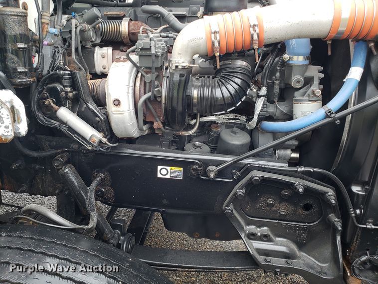 image for item DH5793 2012 Peterbilt 384 semi truck