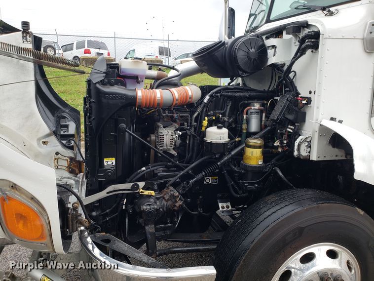 image for item DH5793 2012 Peterbilt 384 semi truck