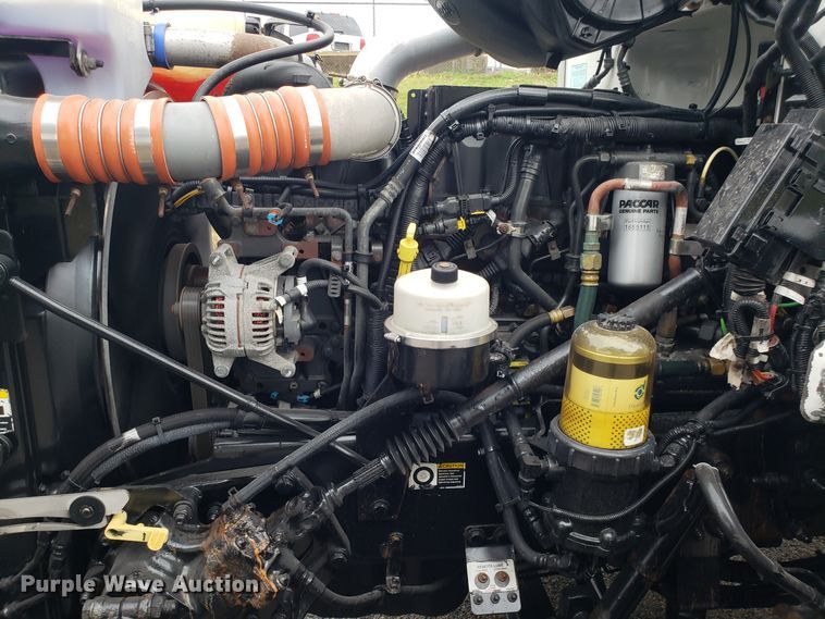 image for item DH5793 2012 Peterbilt 384 semi truck