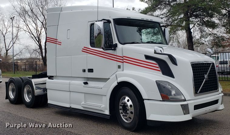 image for item DH5796 2015 Volvo VN semi truck