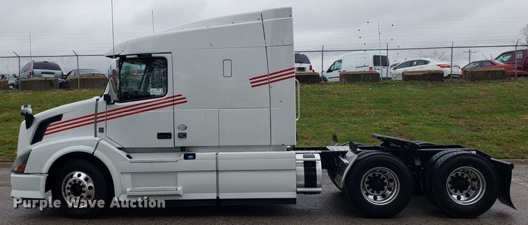 image for item DH5796 2015 Volvo VN semi truck
