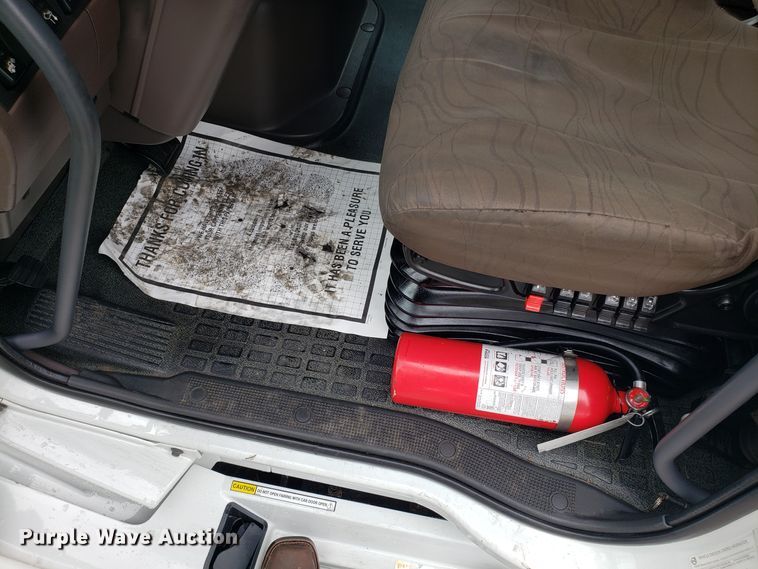 image for item DH5796 2015 Volvo VN semi truck