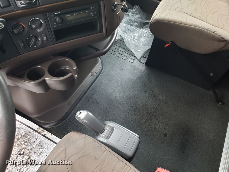 image for item DH5796 2015 Volvo VN semi truck