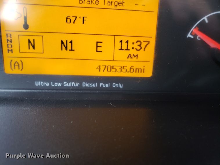 image for item DH5796 2015 Volvo VN semi truck