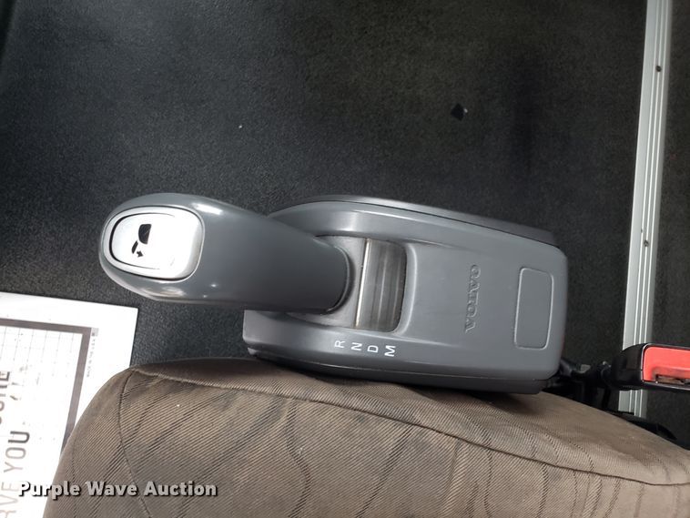 image for item DH5796 2015 Volvo VN semi truck