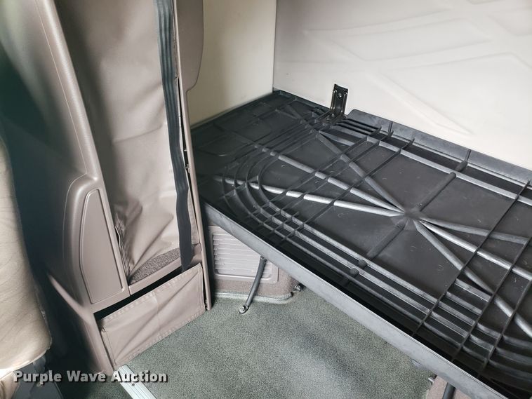 image for item DH5796 2015 Volvo VN semi truck